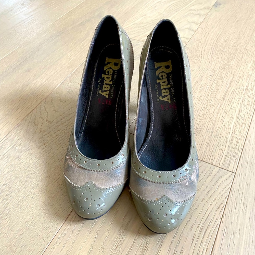 Replay taupe pumps